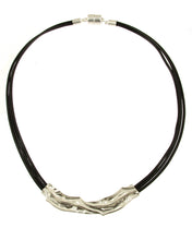 Load image into Gallery viewer, L.Matt Kc Twist Necklace 525
